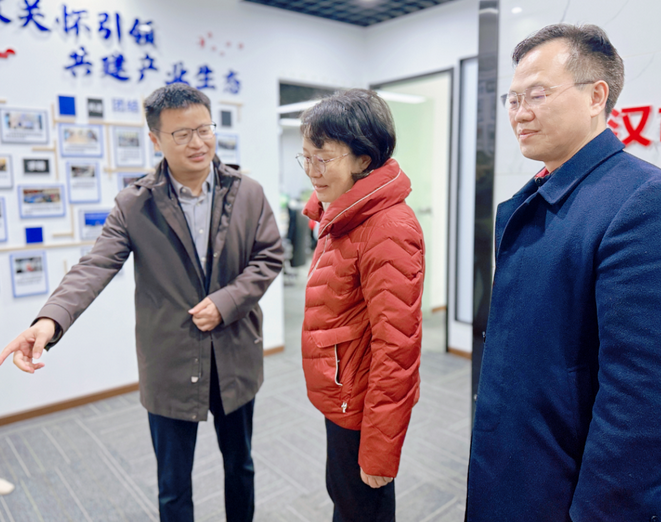 武汉市科学技术局党组书记、局长董丹红一行莅临协会调研指导 武汉市科学技术局党组书记、局长董丹红一行莅临协会调研指导