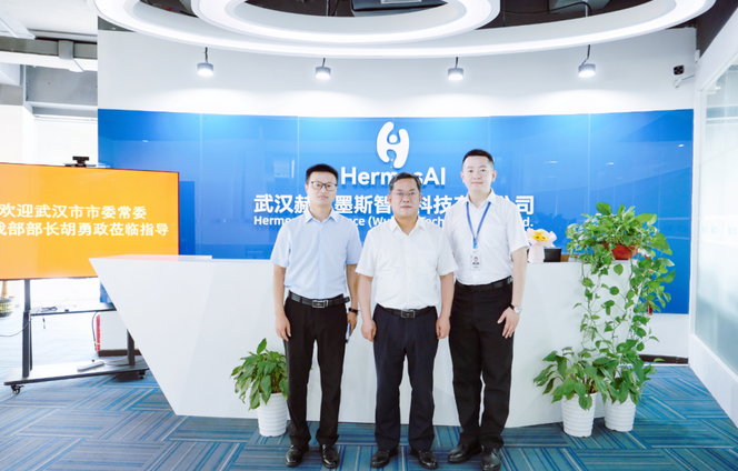 市委常委、统战部部长胡勇政调研科技型中小民营企业并召开企业座谈会