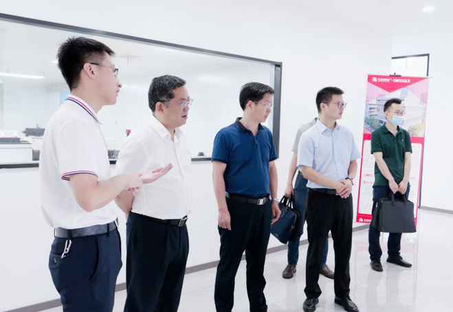 市委常委、统战部部长胡勇政调研科技型中小民营企业并召开企业座谈会