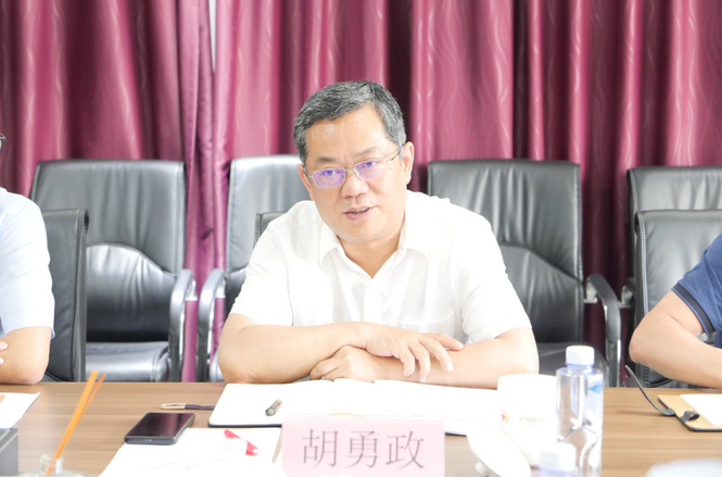 市委常委、统战部部长胡勇政调研科技型中小民营企业并召开企业座谈会