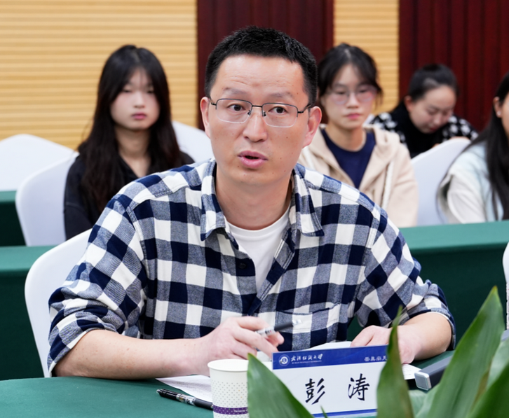金秋助学，筑梦飞扬 | 协会联合5家爱心企业为武汉纺织大学优秀学子捐资助学