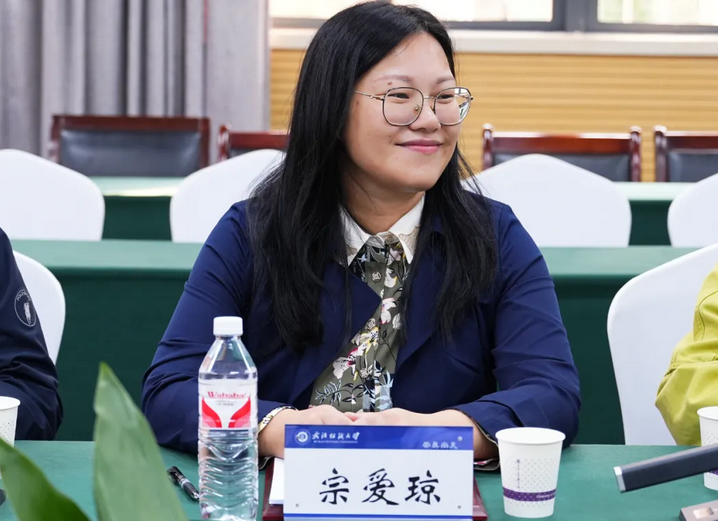 金秋助学，筑梦飞扬 | 协会联合5家爱心企业为武汉纺织大学优秀学子捐资助学